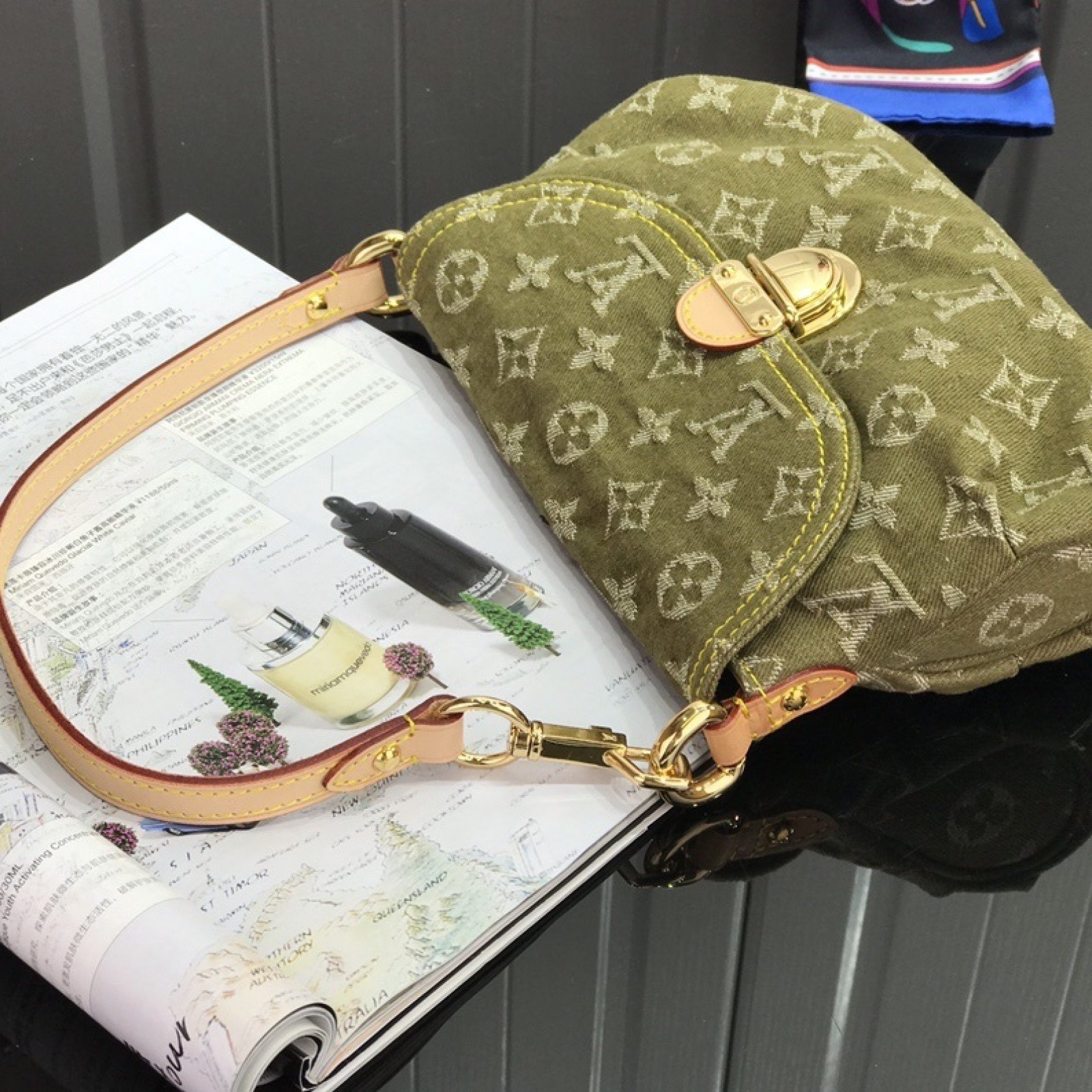 LV Shoulder bag M95050S