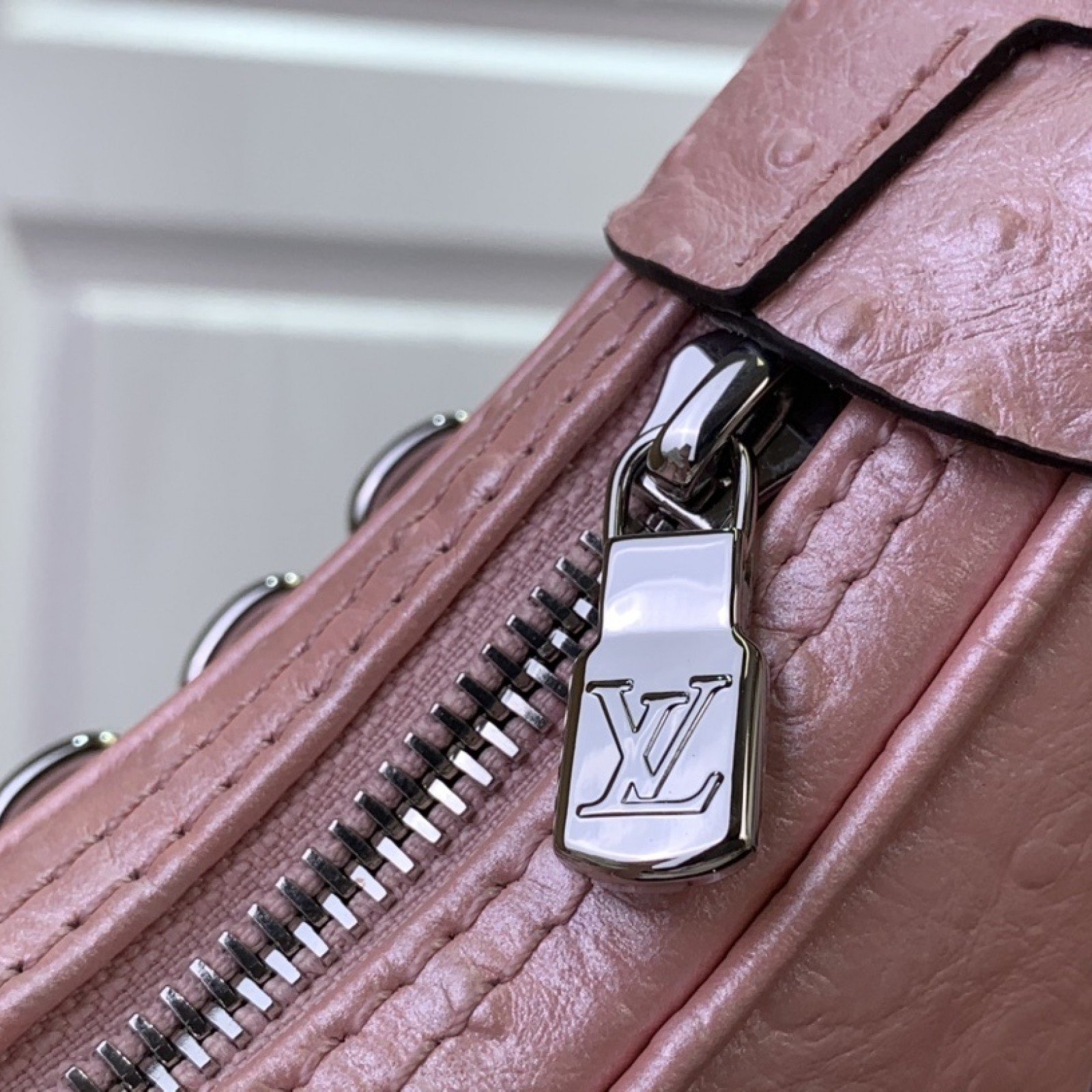 LV Shoulder bag N85900