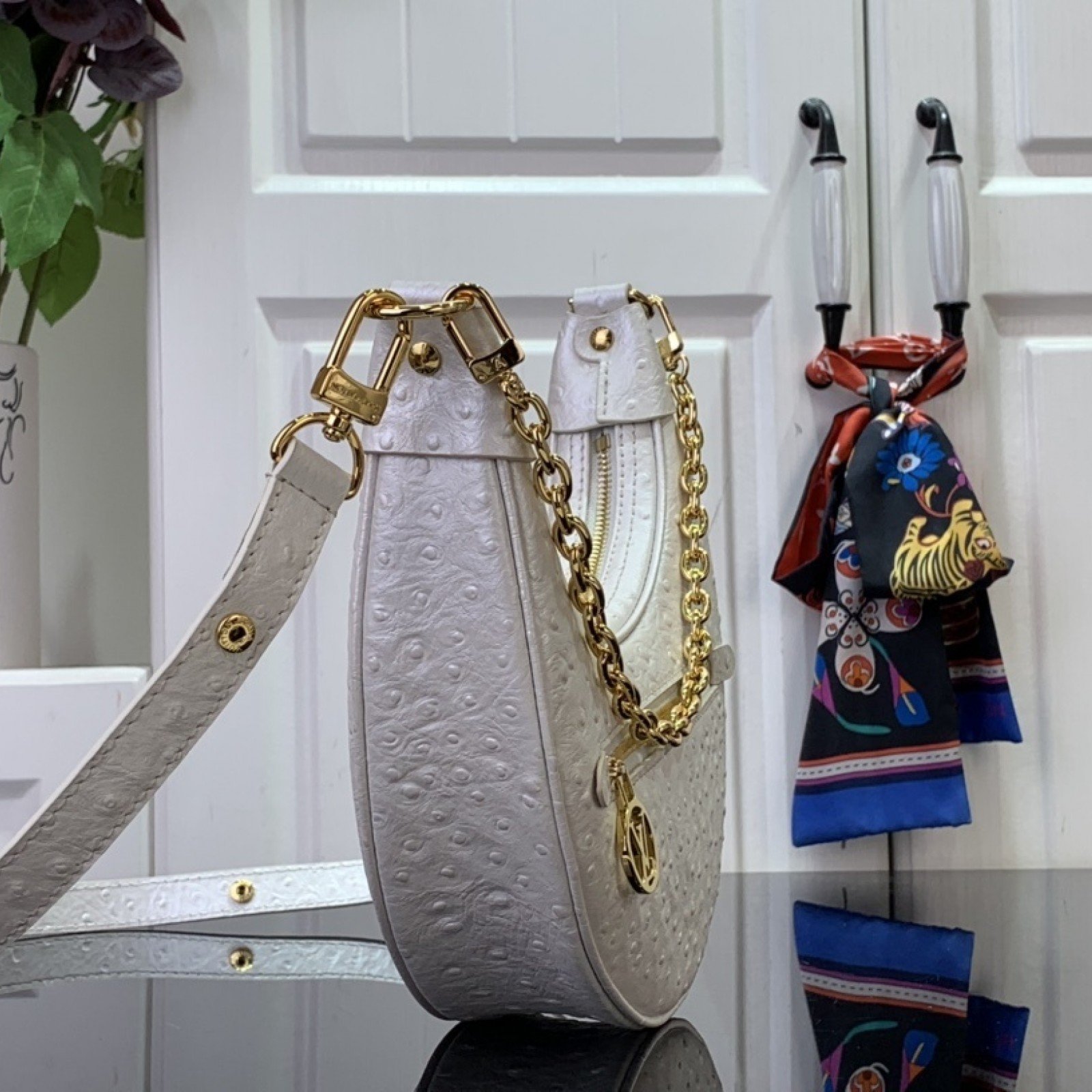 LV Shoulder bag N85900