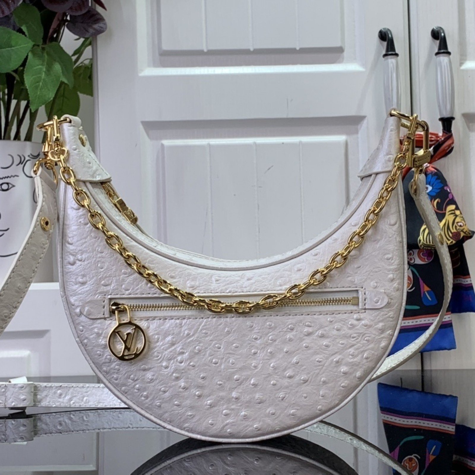LV Shoulder bag N85900