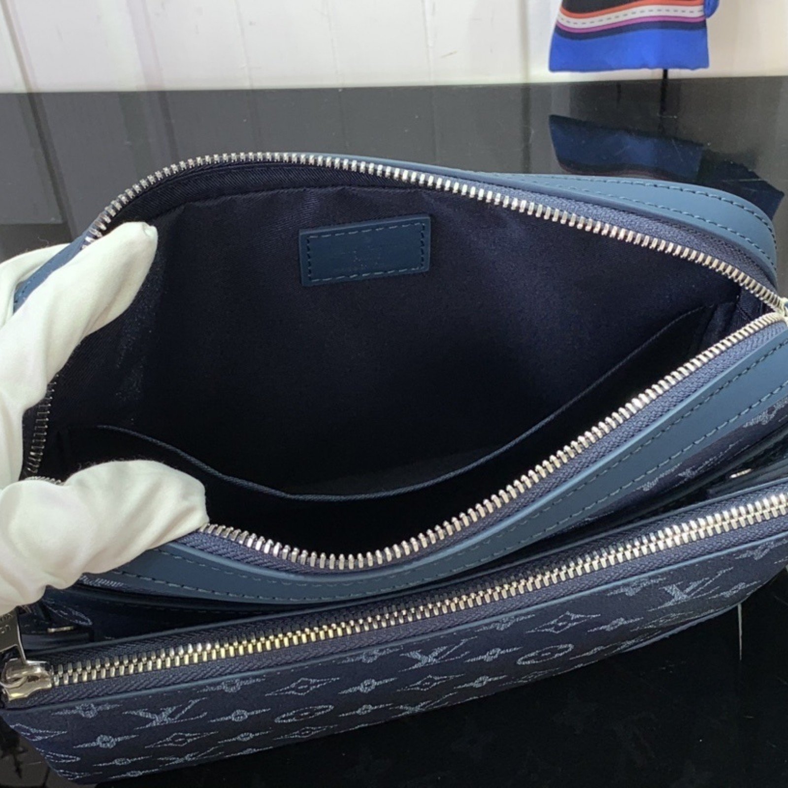 LV Shoulder bag m11592