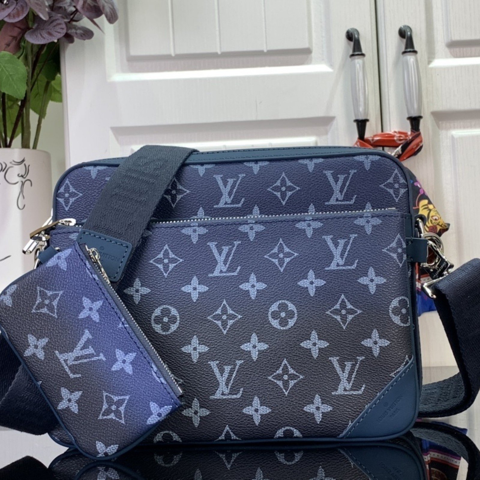 LV Shoulder bag m11592