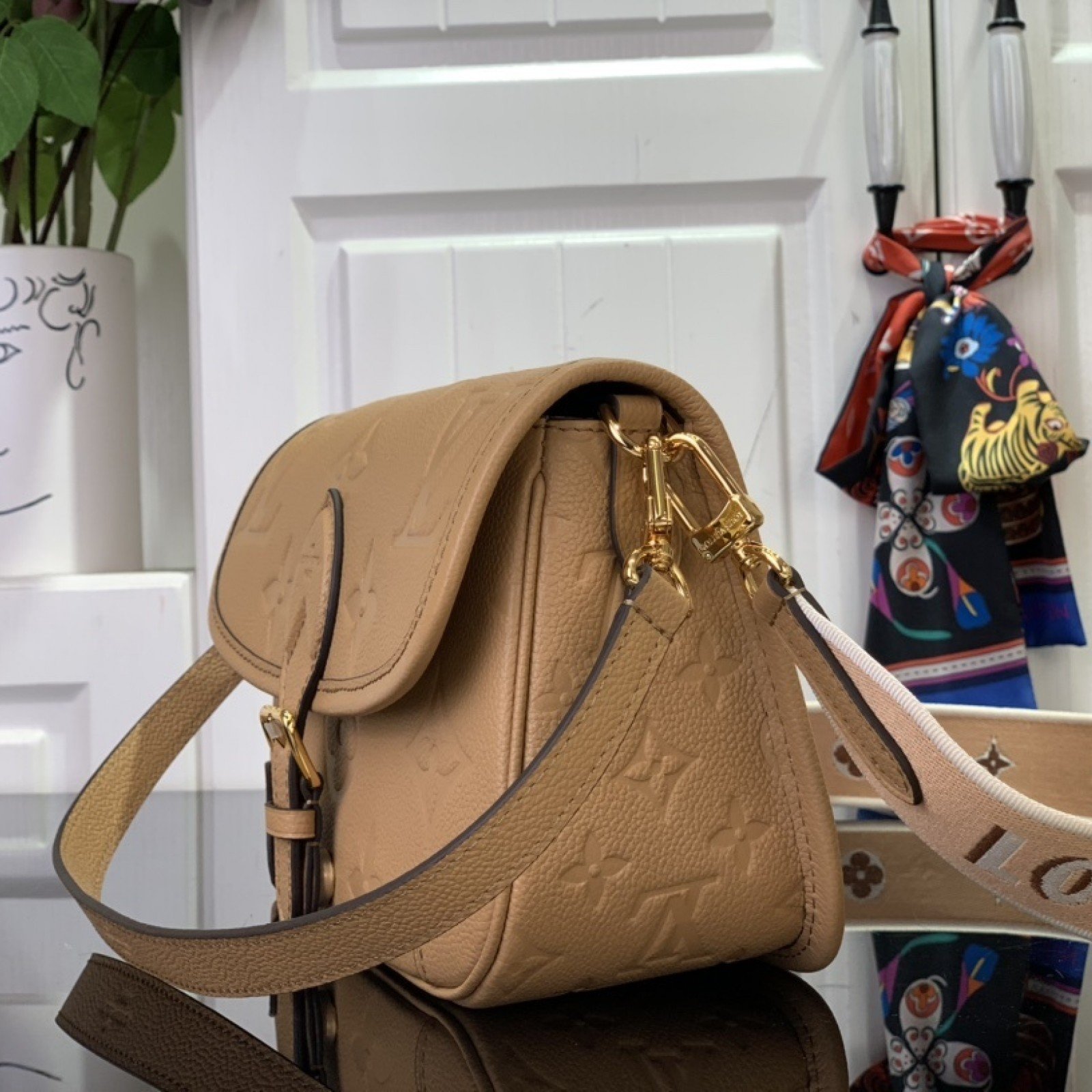 LV Shoulder bag m11817