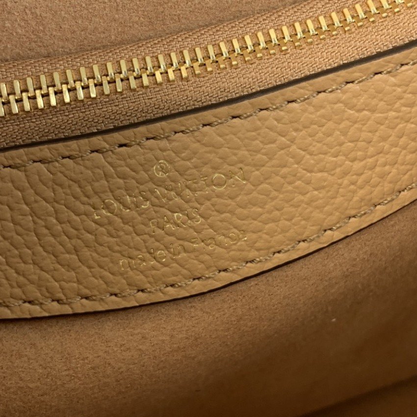 LV Shoulder bag m11817