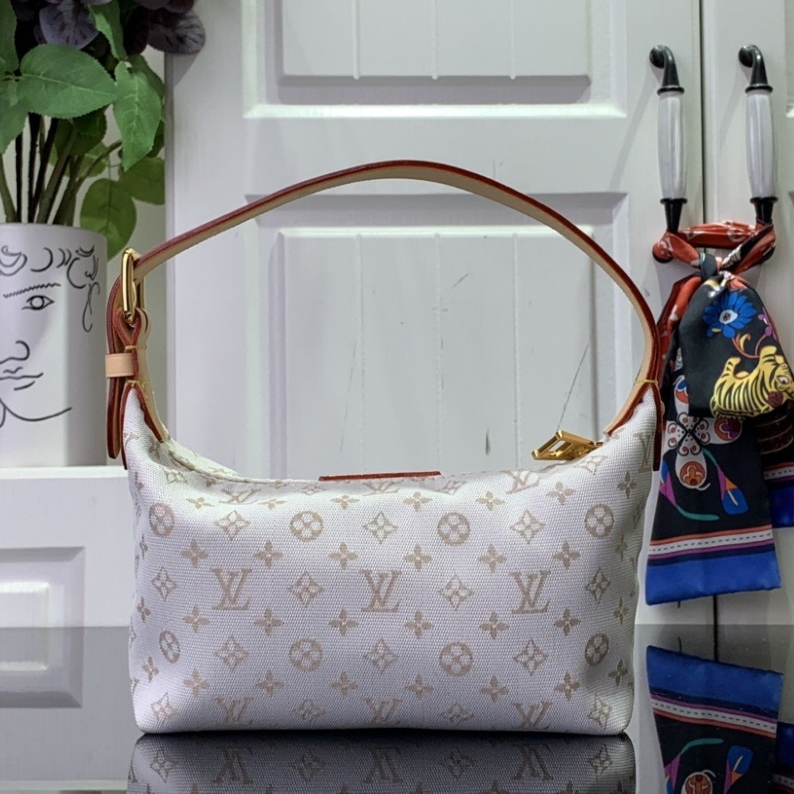 LV Shoulder bag m12433