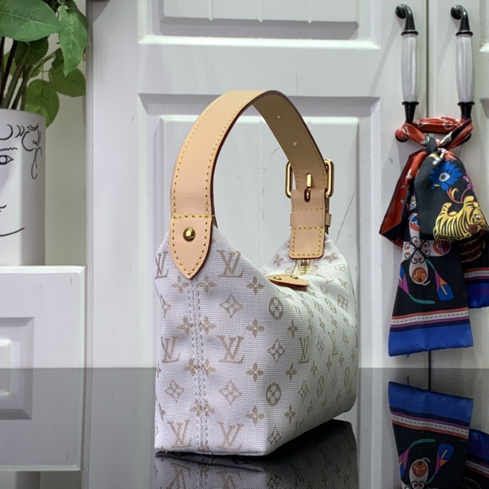 LV Shoulder bag m12433