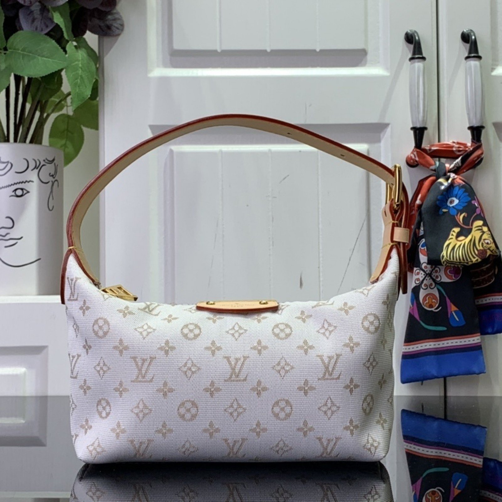 LV Shoulder bag m12433
