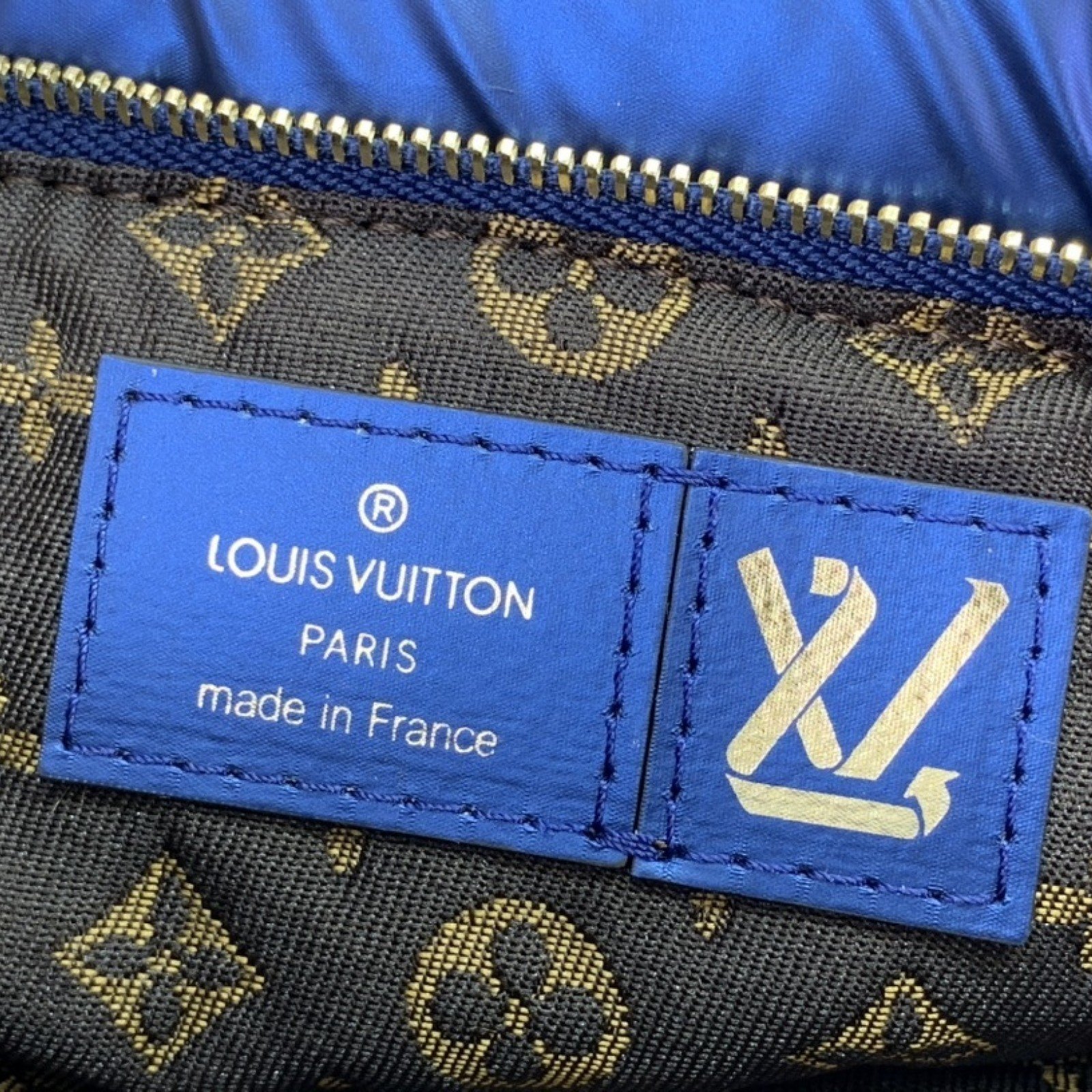 LV Shoulder bag m21057