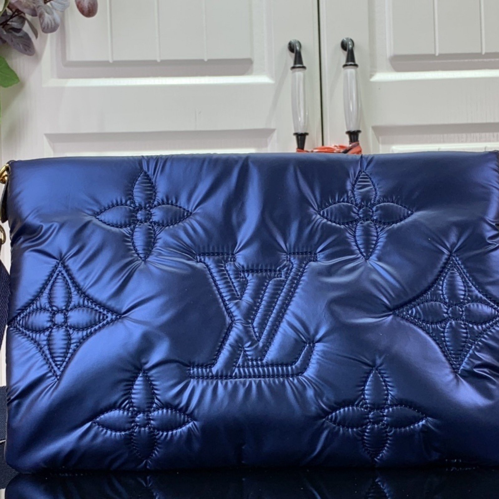 LV Shoulder bag m21057