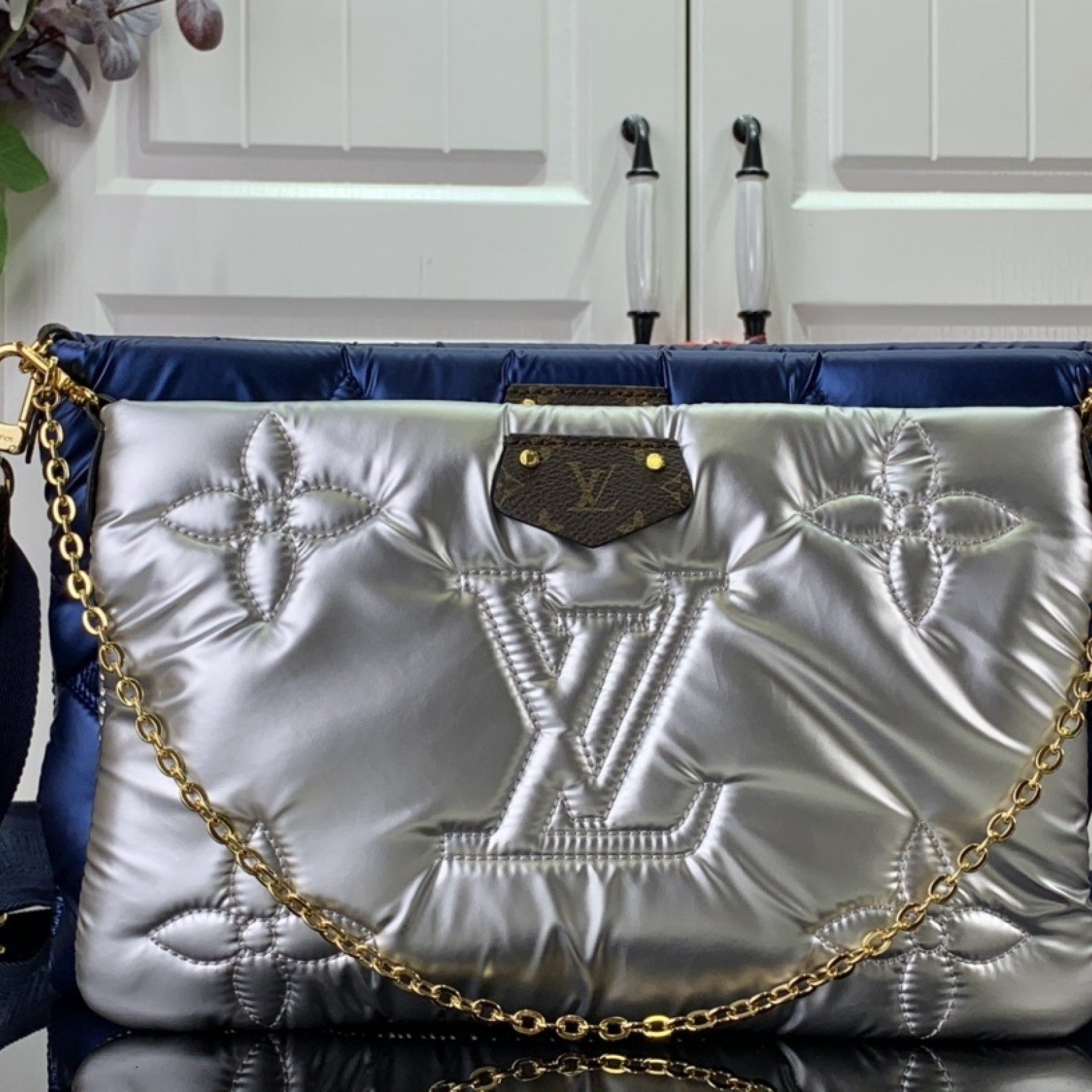 LV Shoulder bag m21057