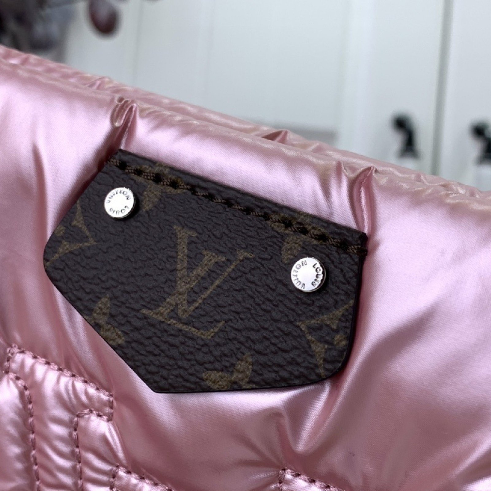 LV Shoulder bag m21057