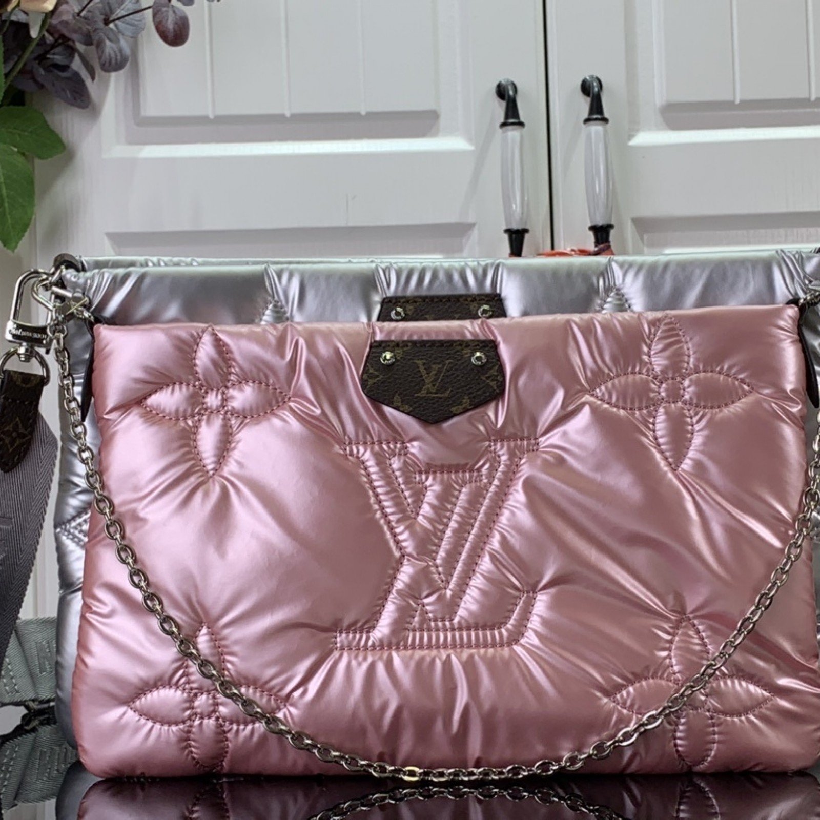 LV Shoulder bag m21057