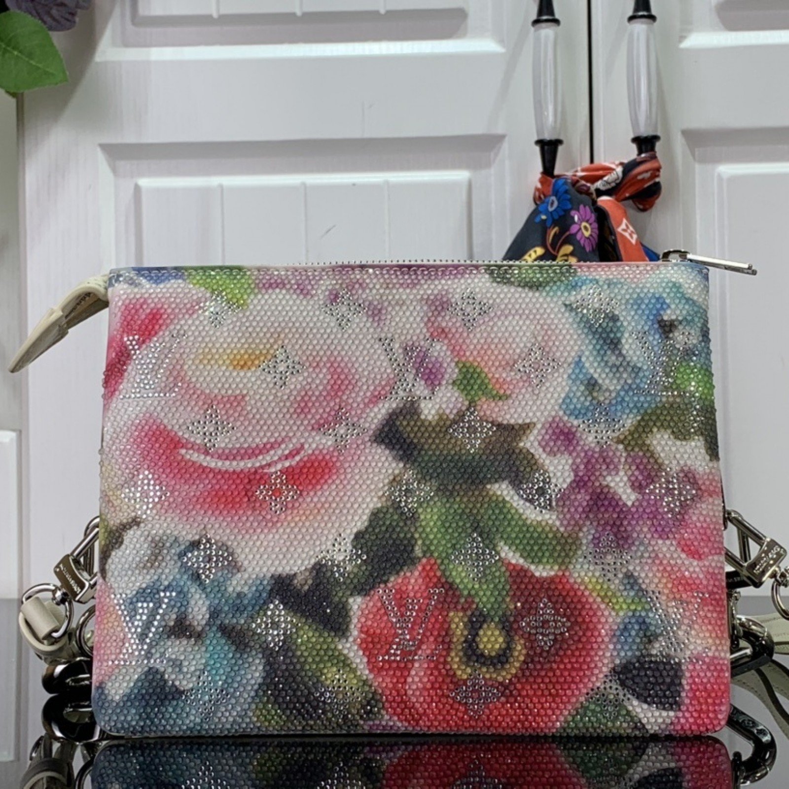 LV Shoulder bag m21157