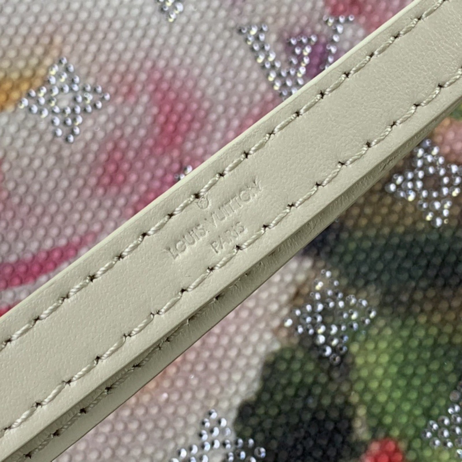 LV Shoulder bag m21157
