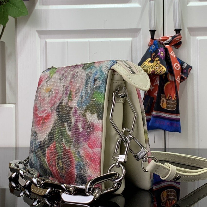 LV Shoulder bag m21157