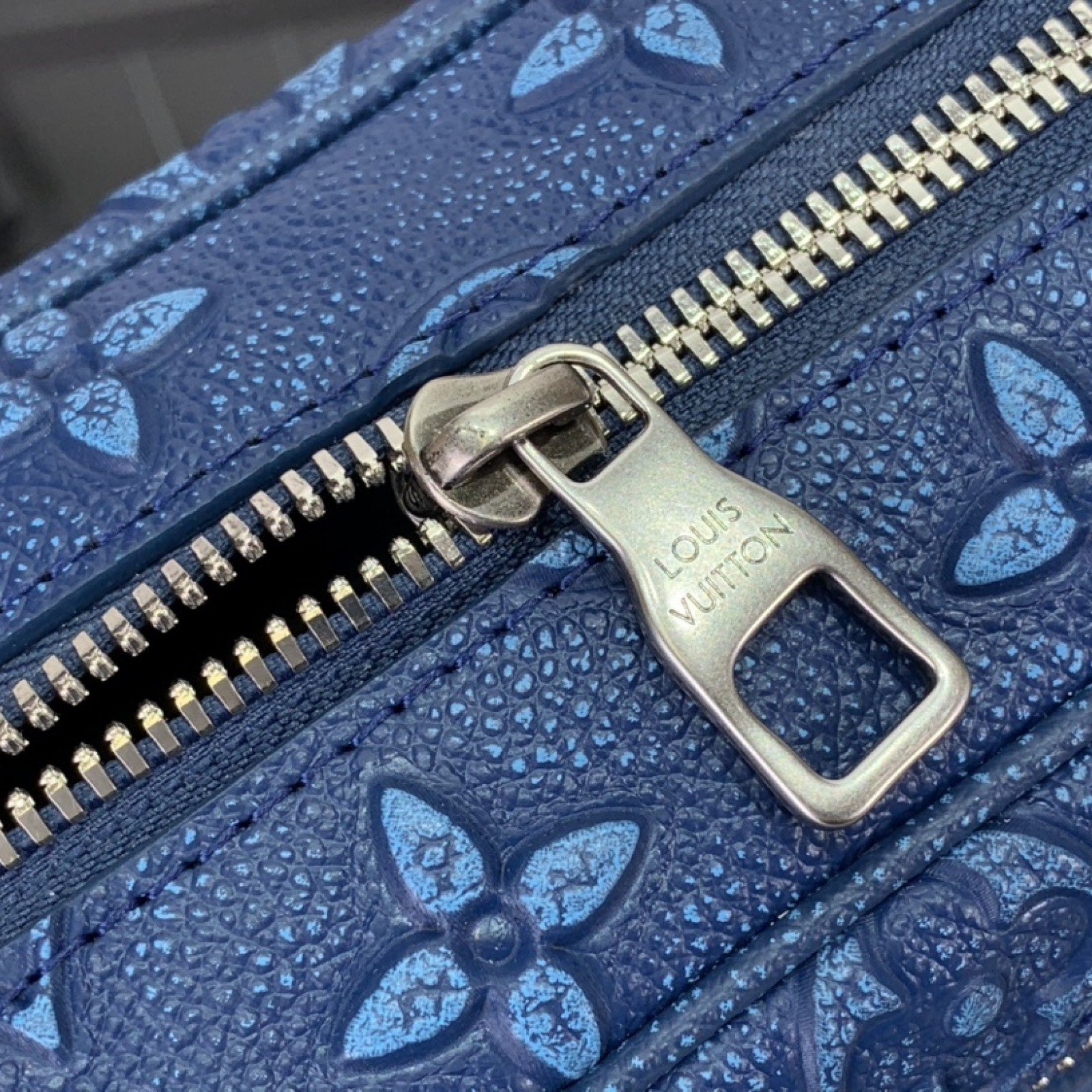 LV Shoulder bag m21368