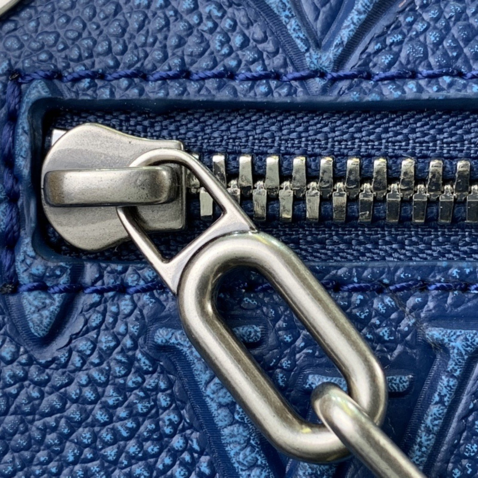 LV Shoulder bag m21368