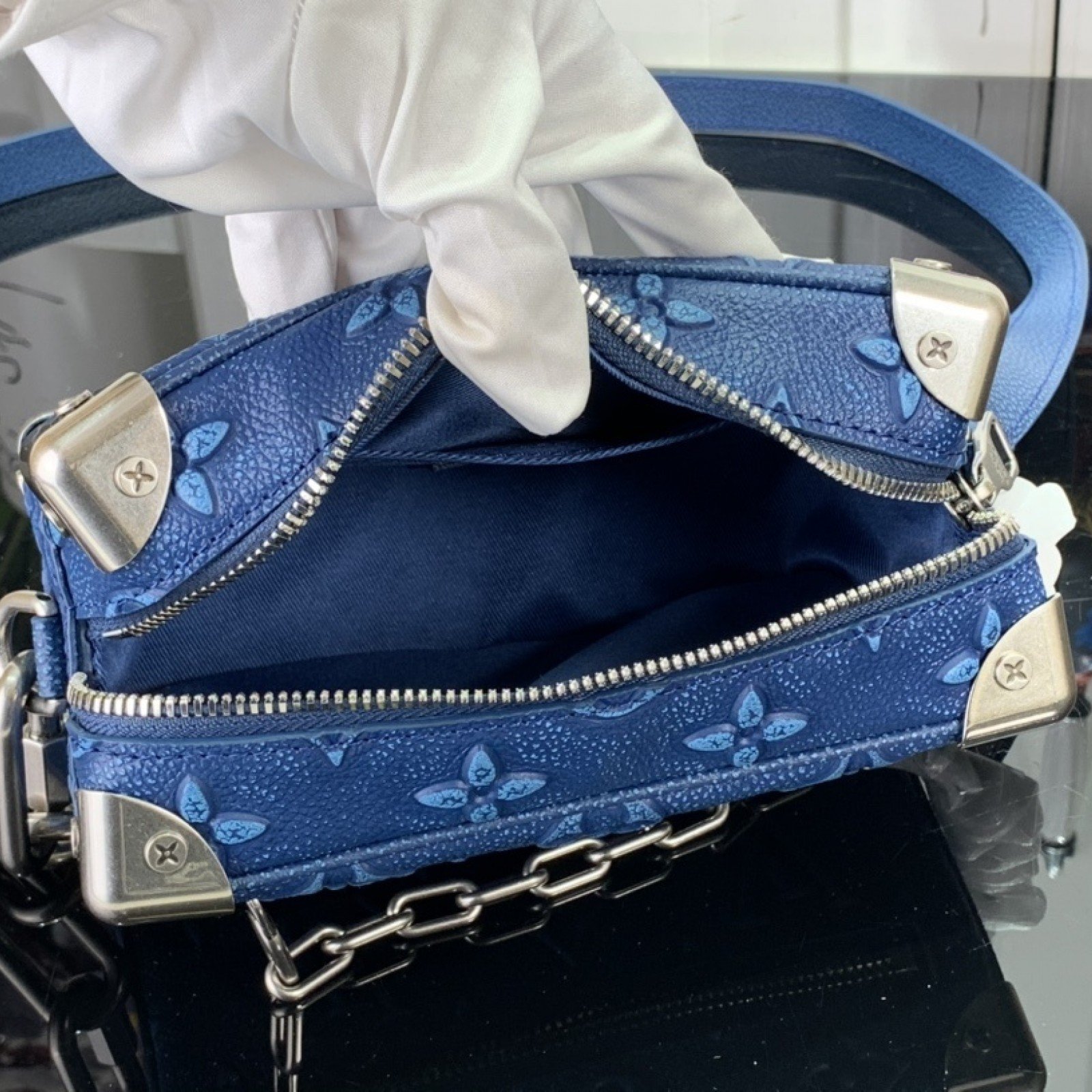 LV Shoulder bag m21368