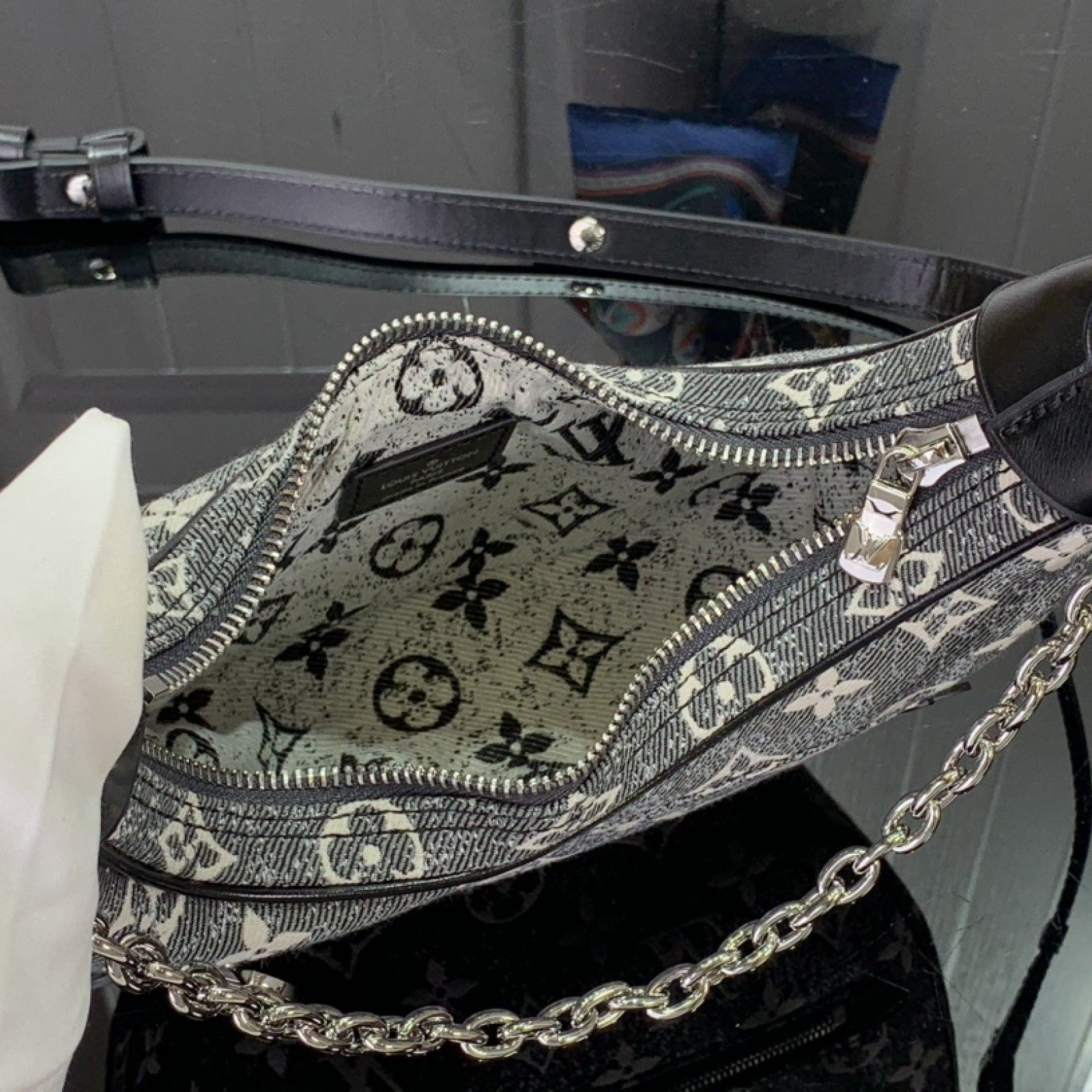 LV Shoulder bag m21752 81098