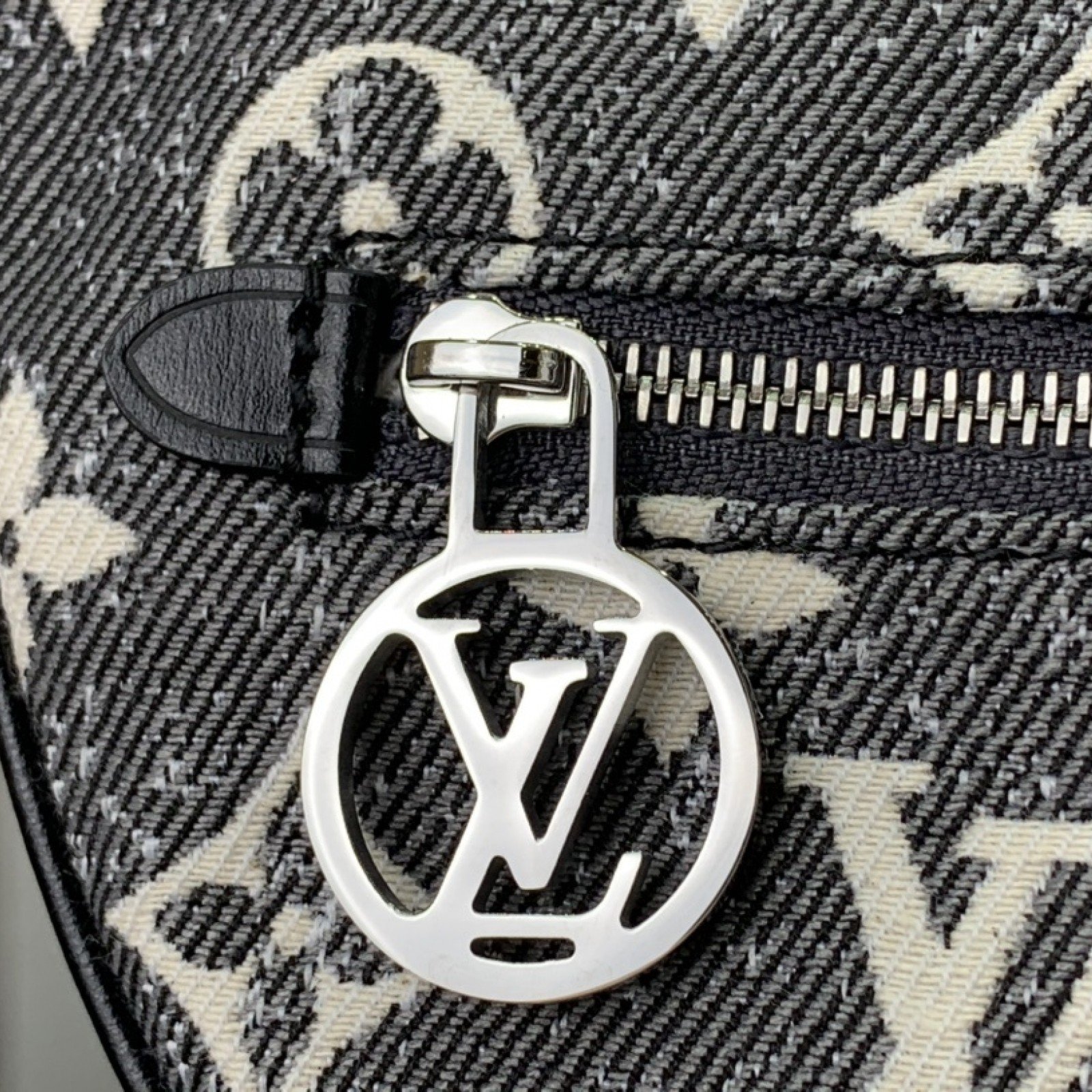 LV Shoulder bag m21752 81098