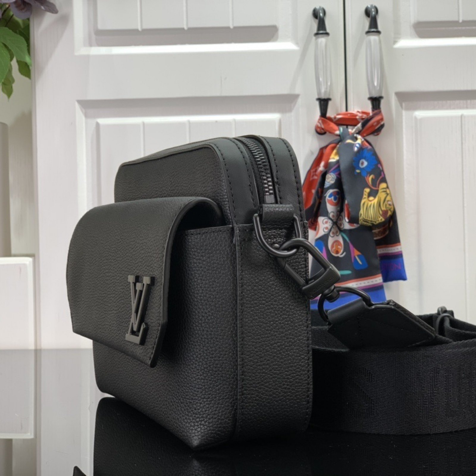 LV Shoulder bag m22482