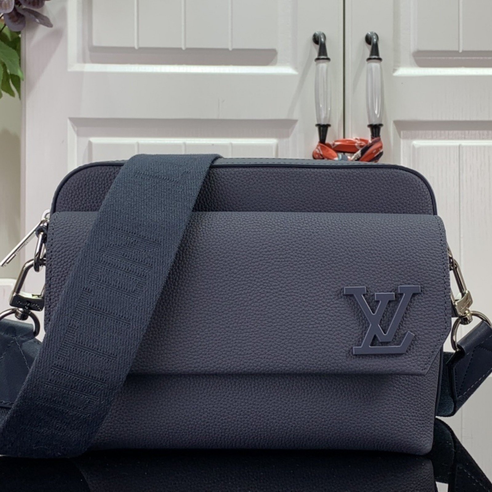 LV Shoulder bag m22482