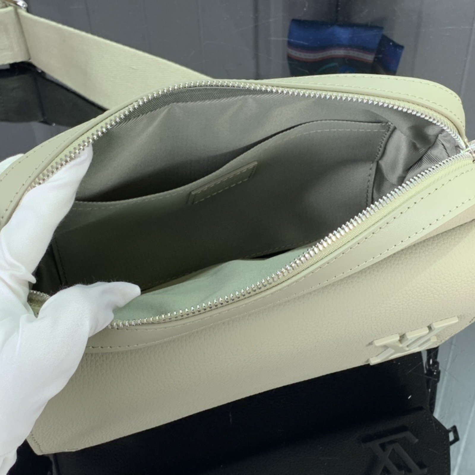 LV Shoulder bag m22482
