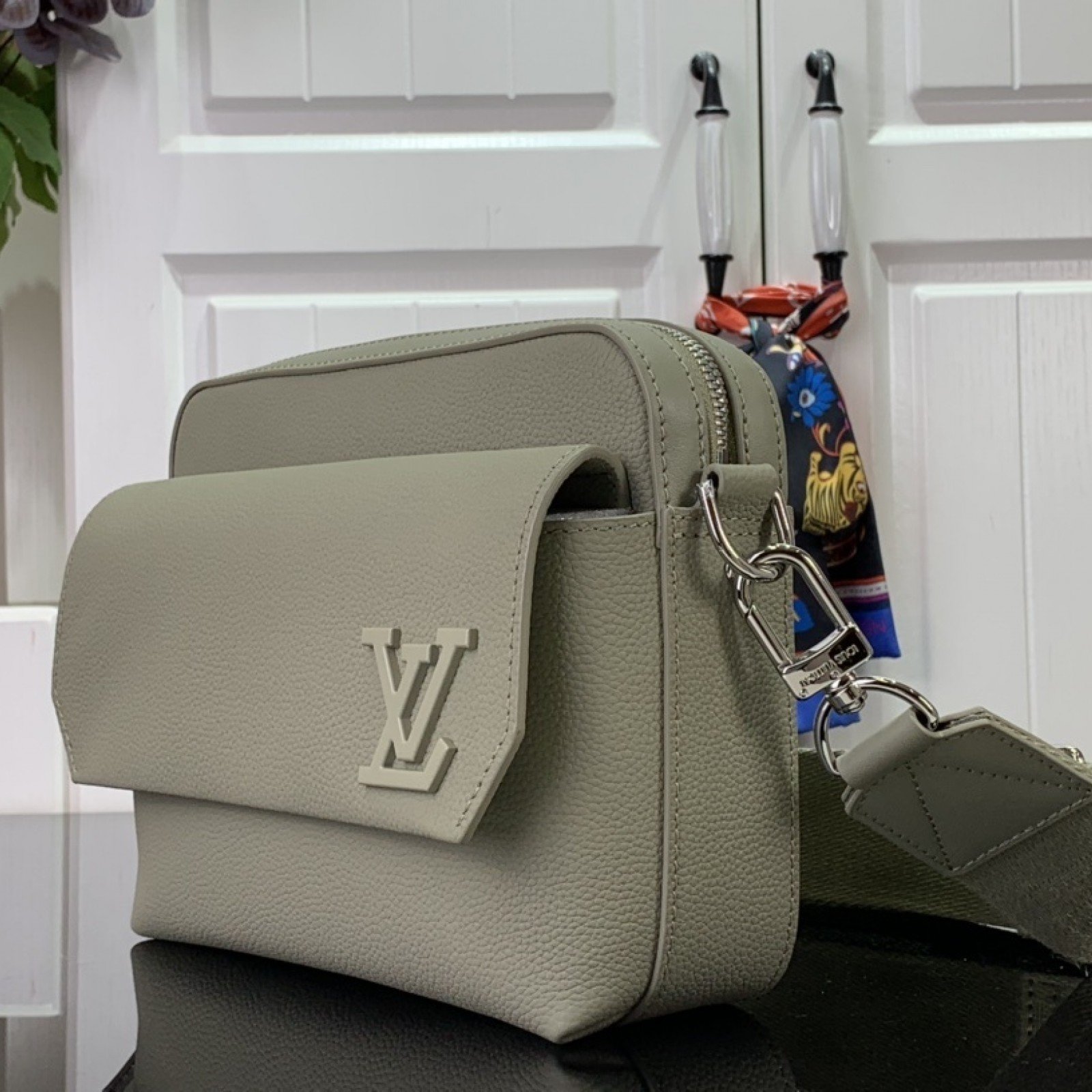 LV Shoulder bag m22482