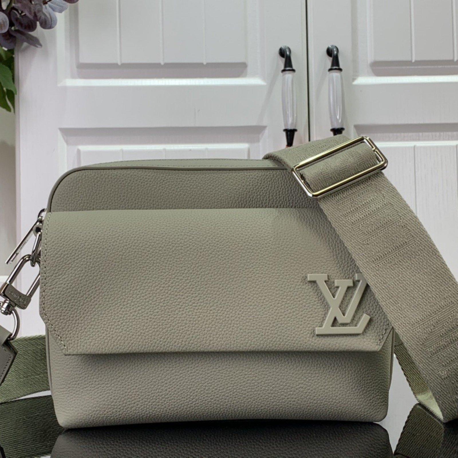 LV Shoulder bag m22482