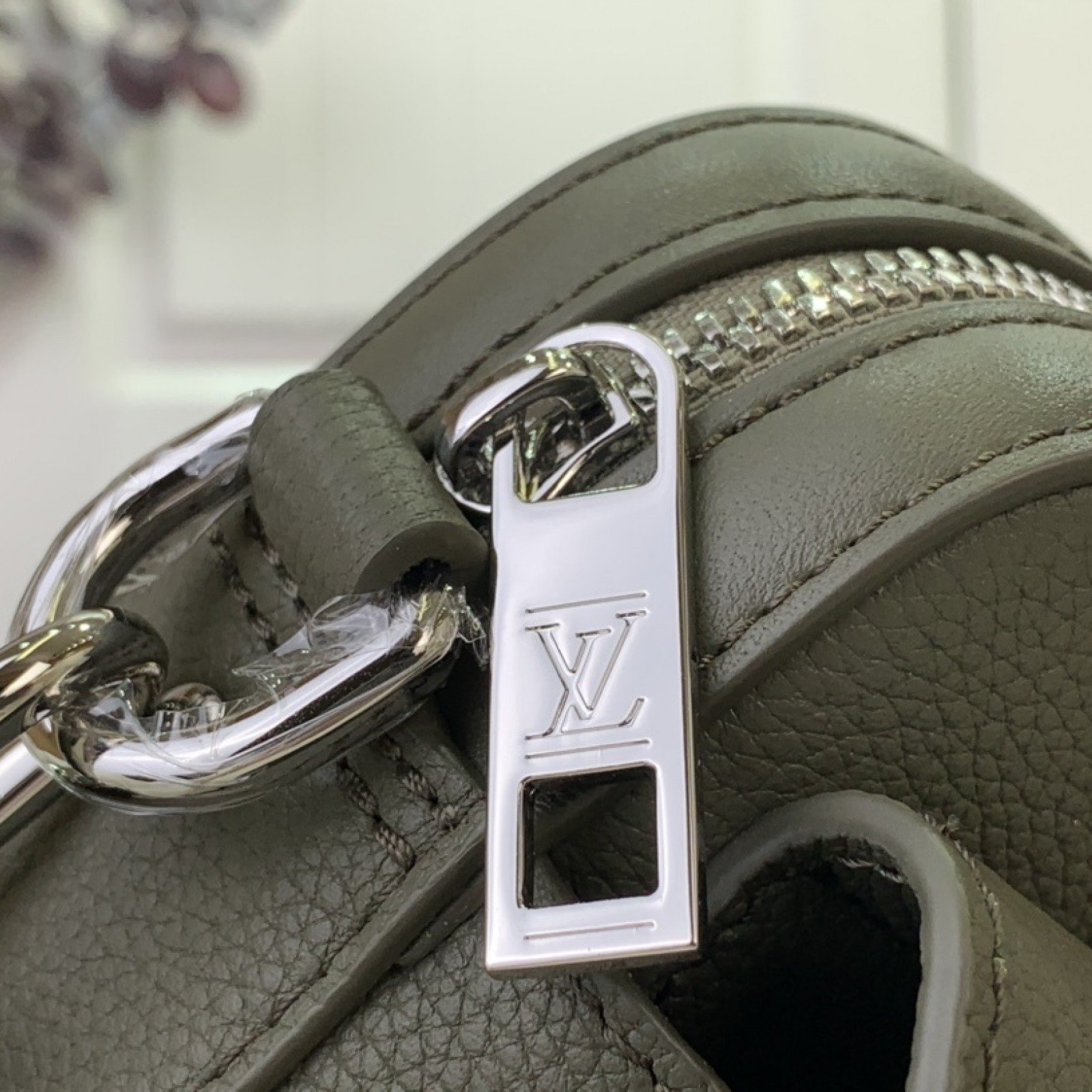 LV Shoulder bag m22611