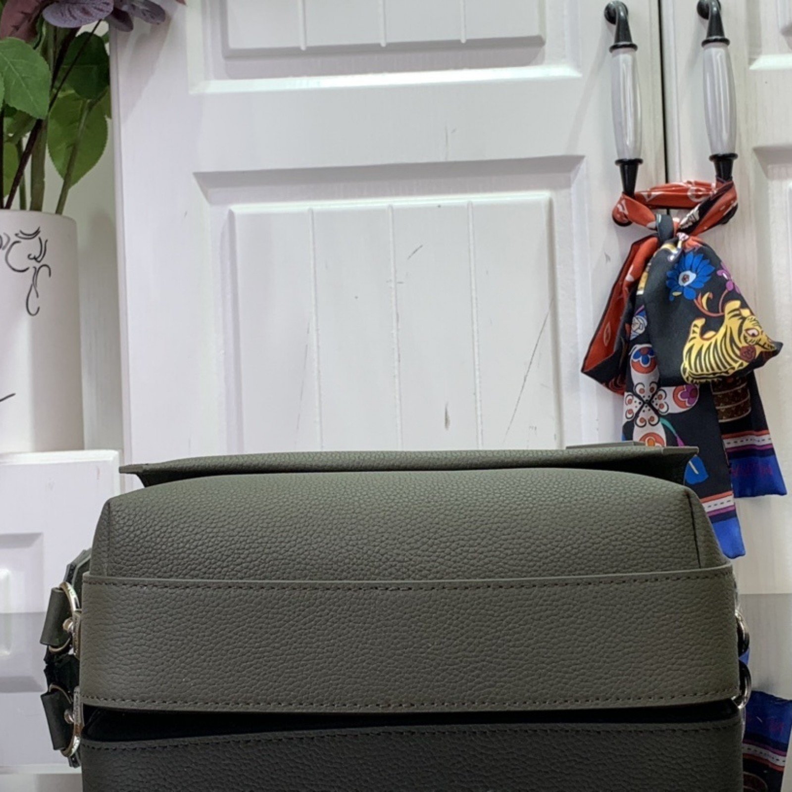 LV Shoulder bag m22611