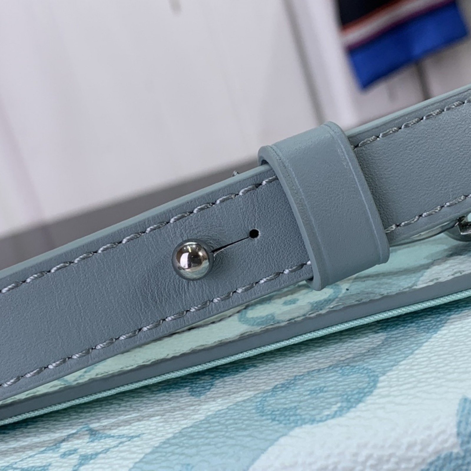 LV Shoulder bag m22637
