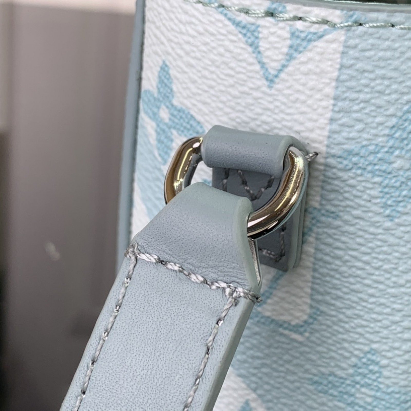 LV Shoulder bag m22637