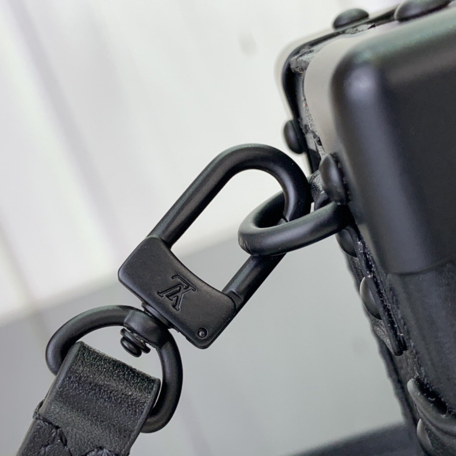 LV Shoulder bag m24303