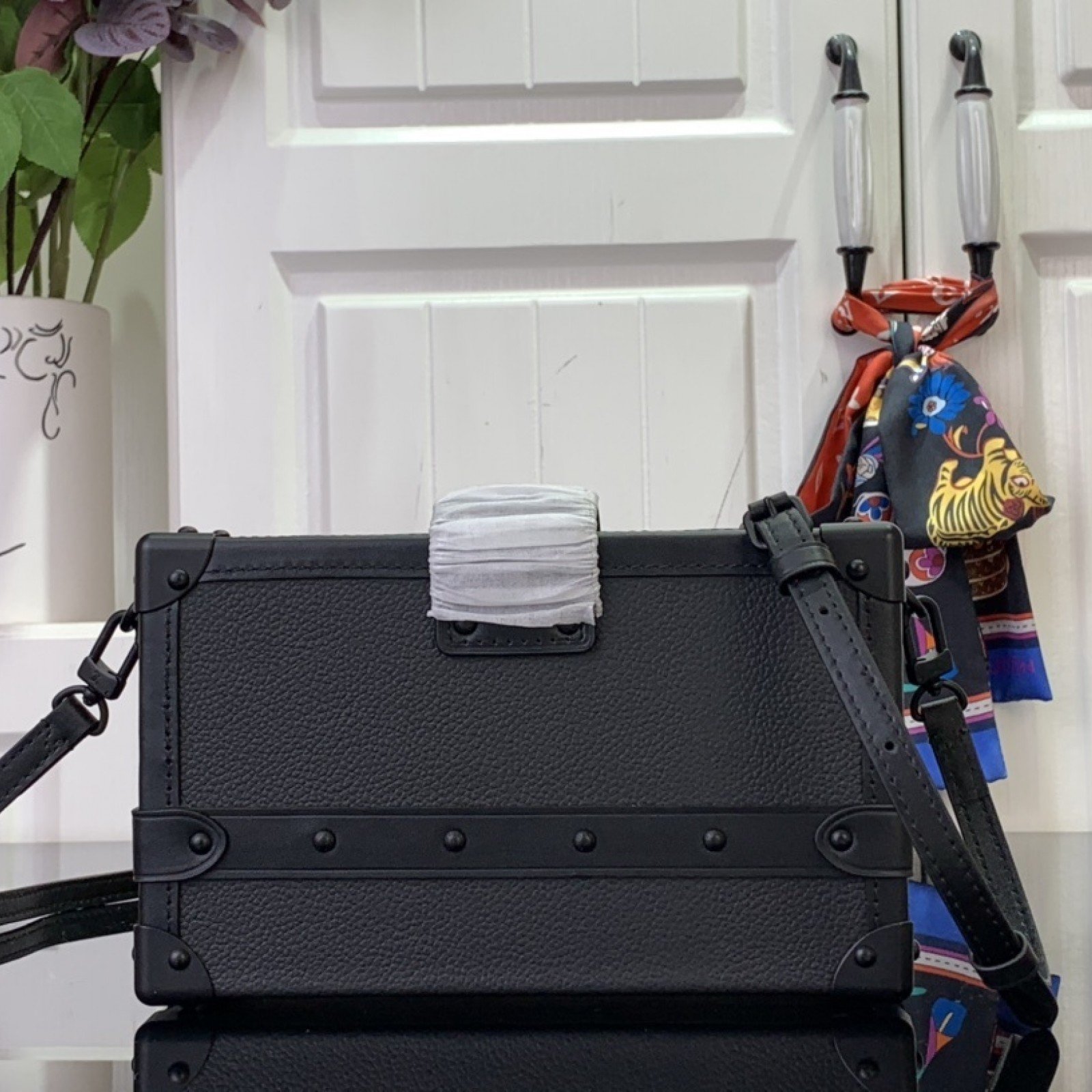 LV Shoulder bag m24303