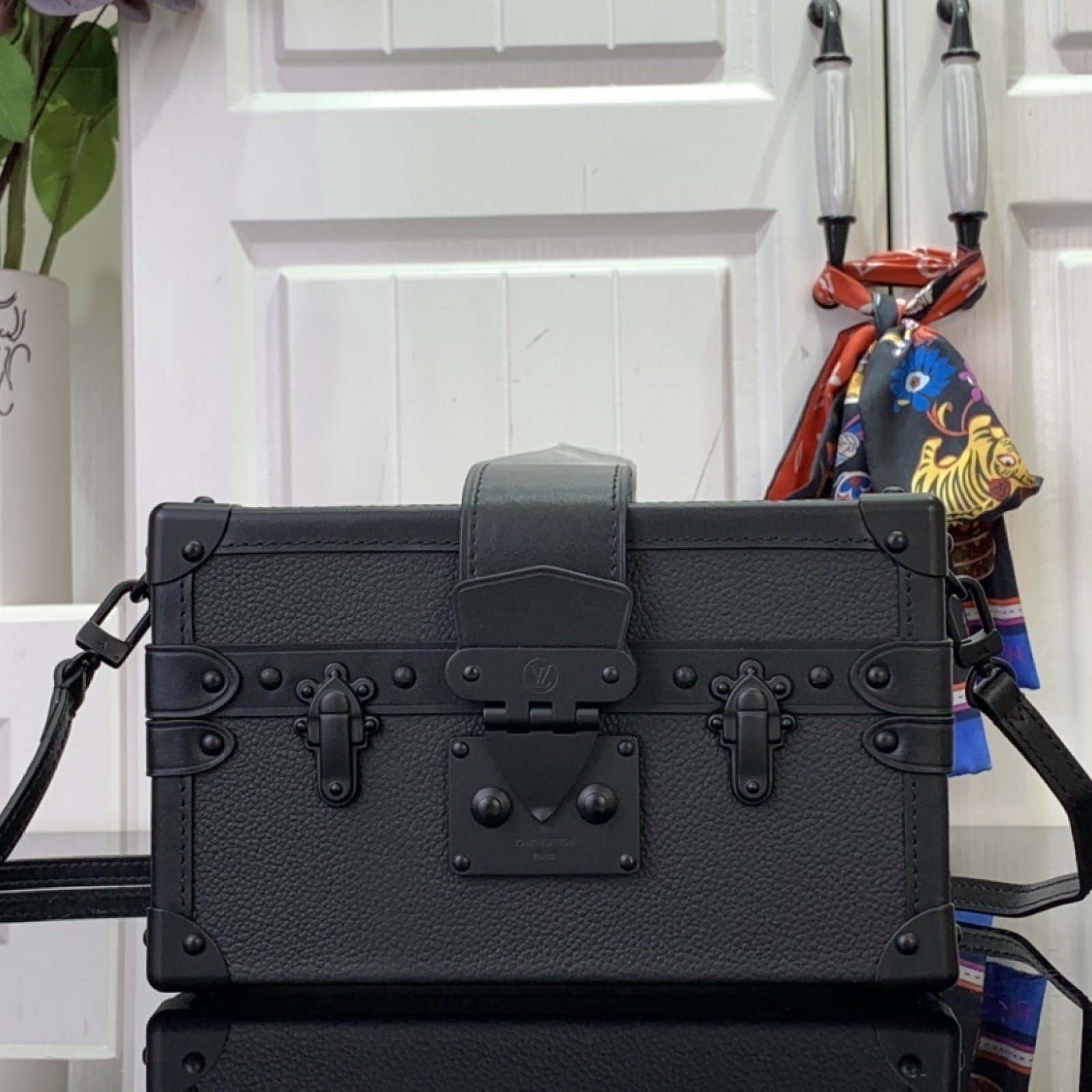 LV Shoulder bag m24303