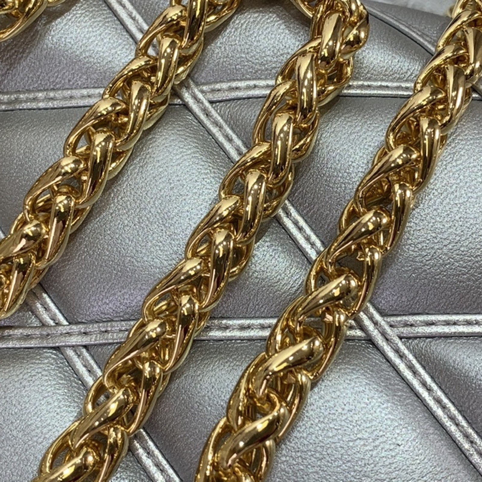LV Shoulder bag m25107