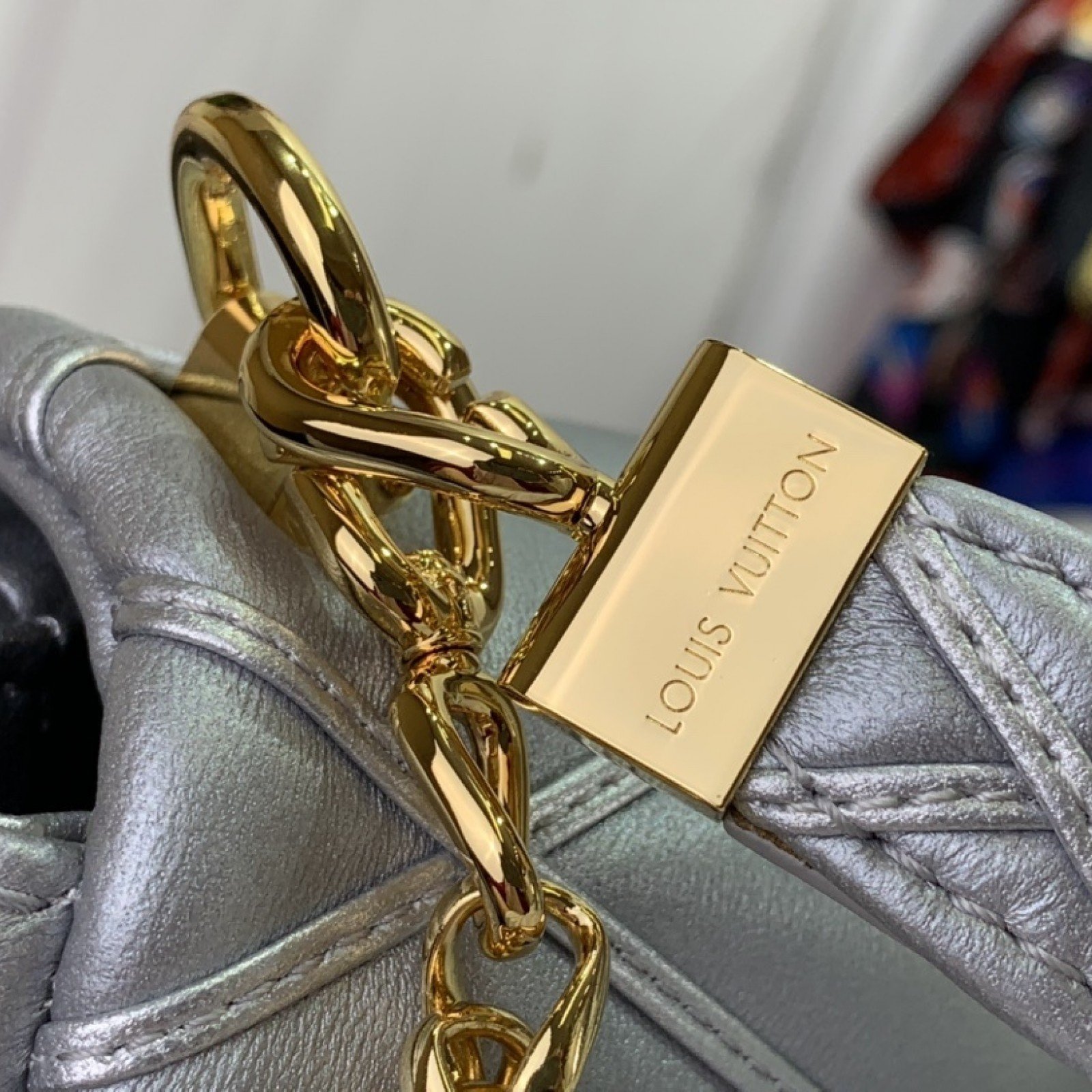 LV Shoulder bag m25107