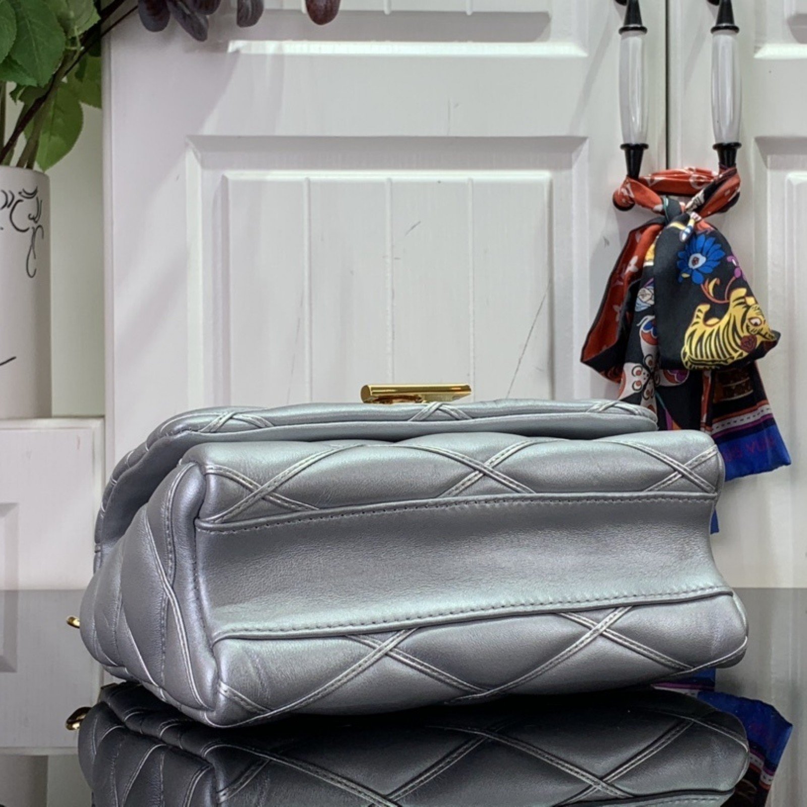 LV Shoulder bag m25107