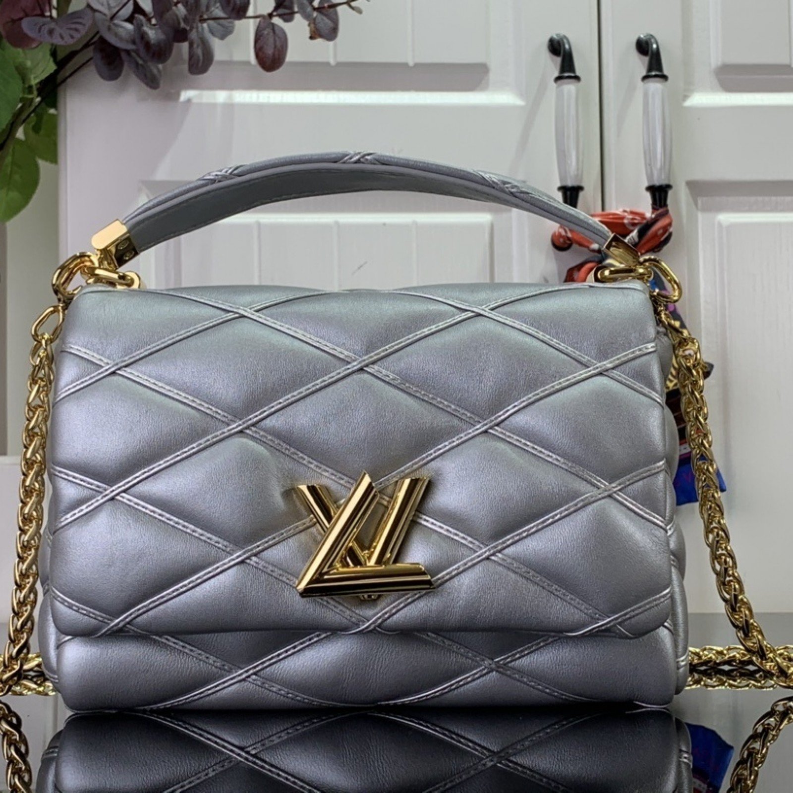 LV Shoulder bag m25107