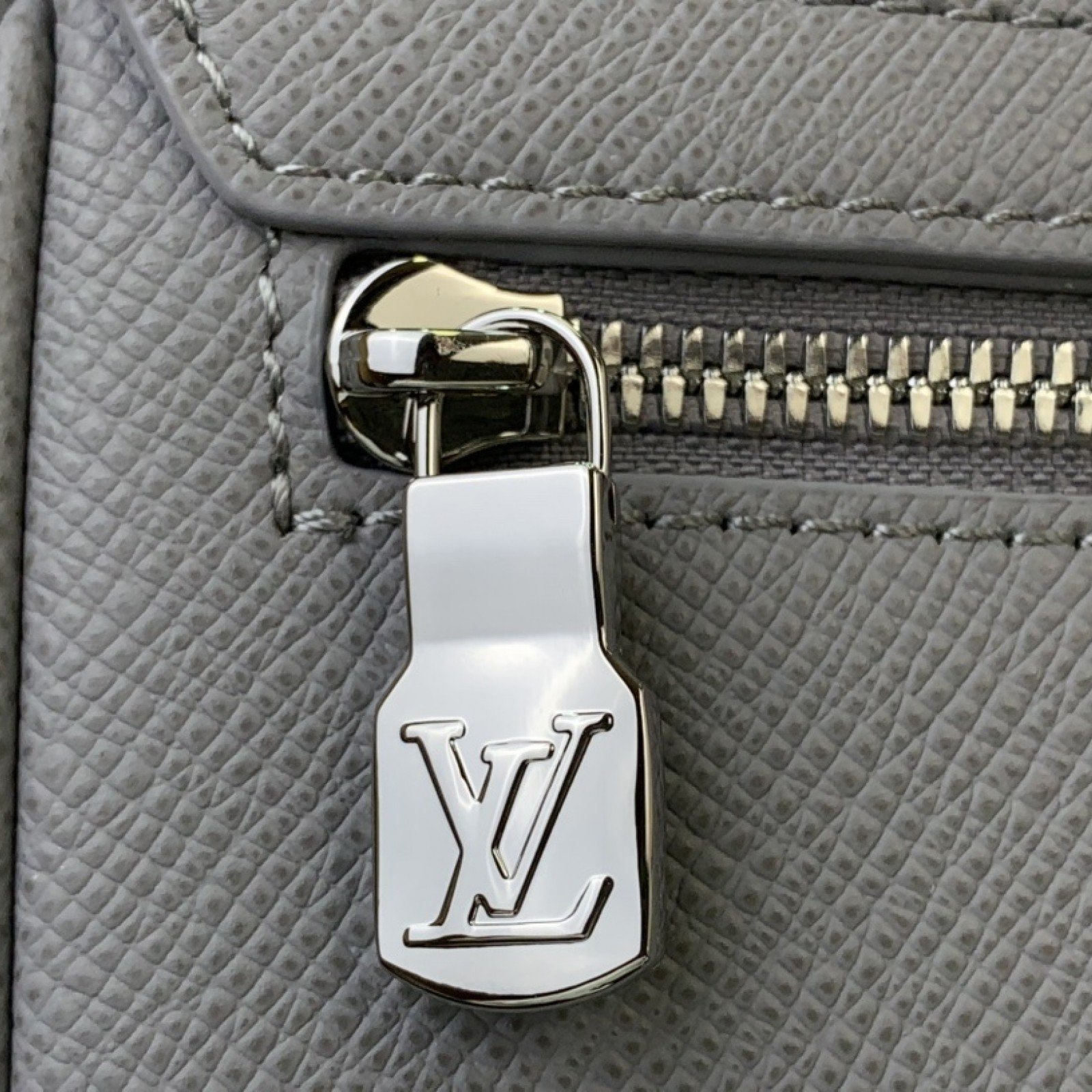 LV Shoulder bag m30850