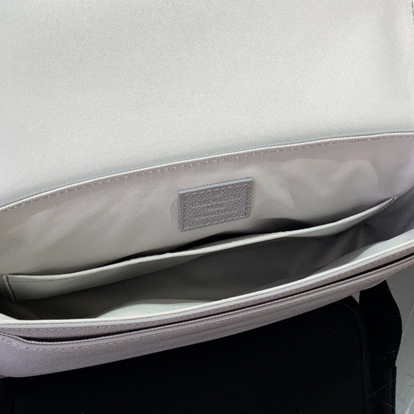 LV Shoulder bag m30850