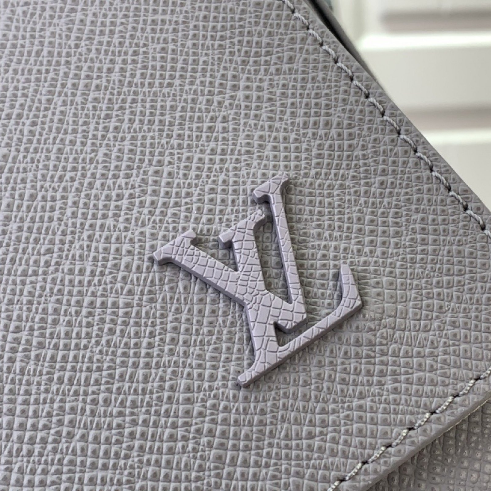 LV Shoulder bag m30850