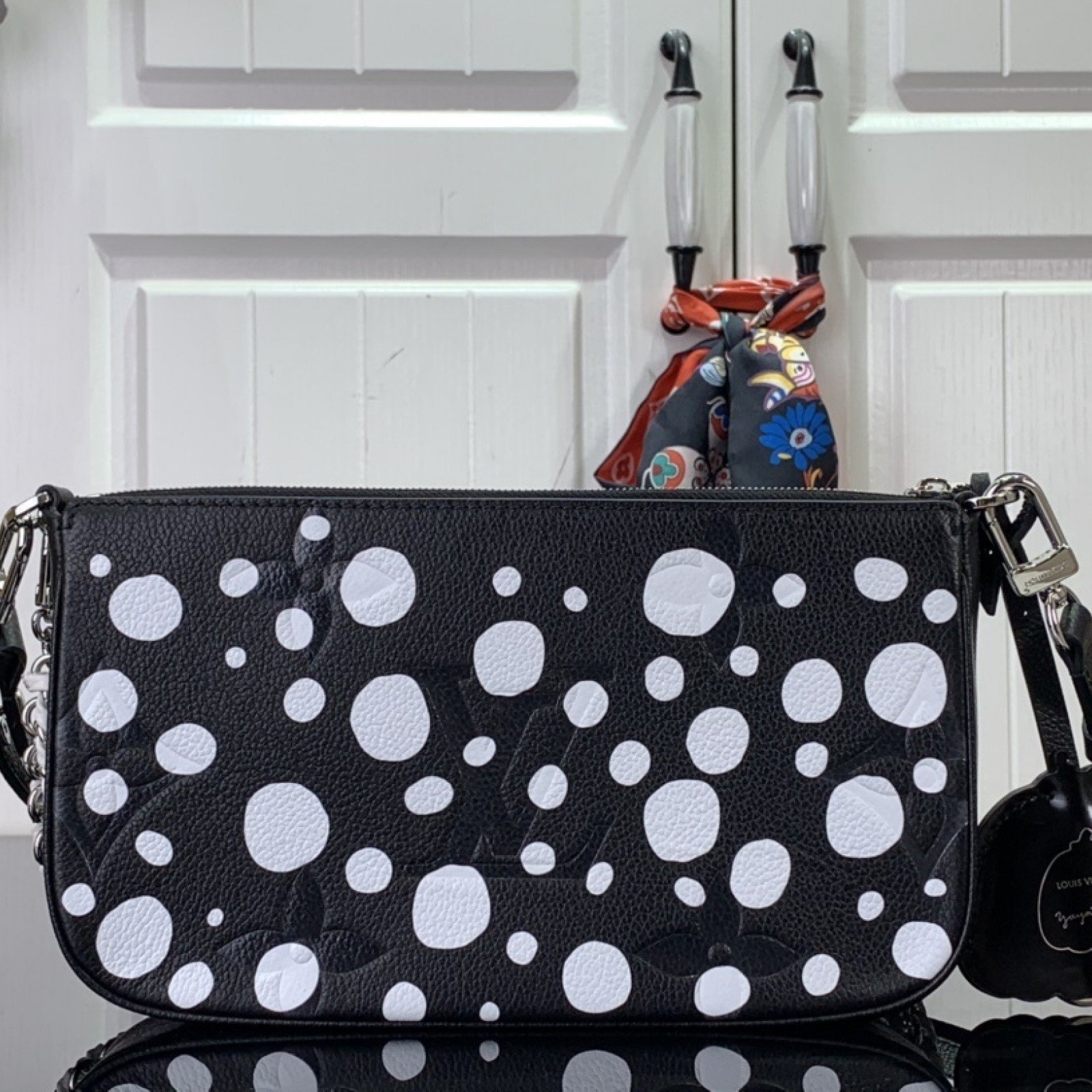 LV Shoulder bag m46410