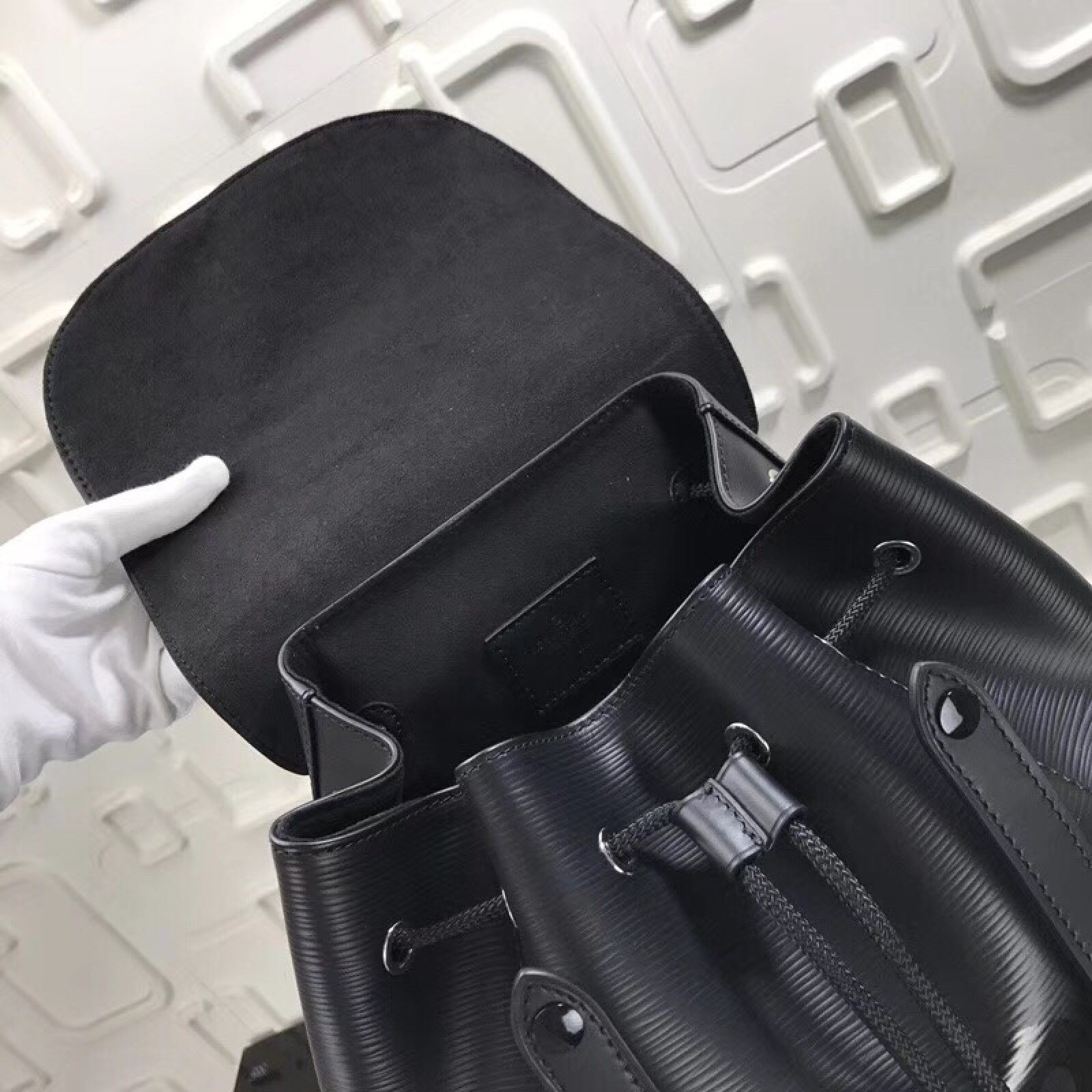 LV Supreme Christopher  N41709SZ