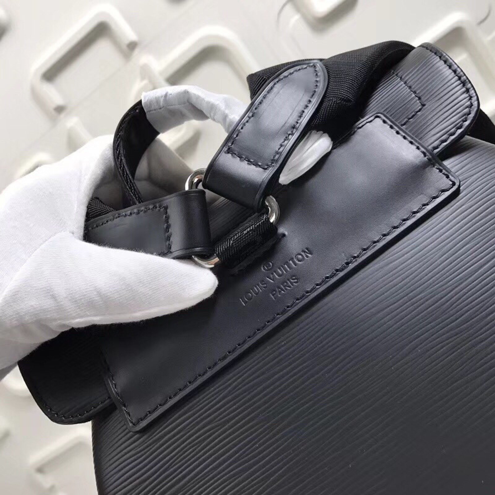 LV Supreme Christopher  N41709SZ