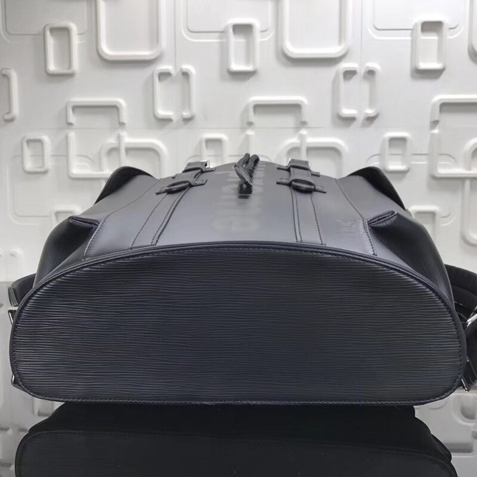 LV Supreme Christopher  N41709SZ