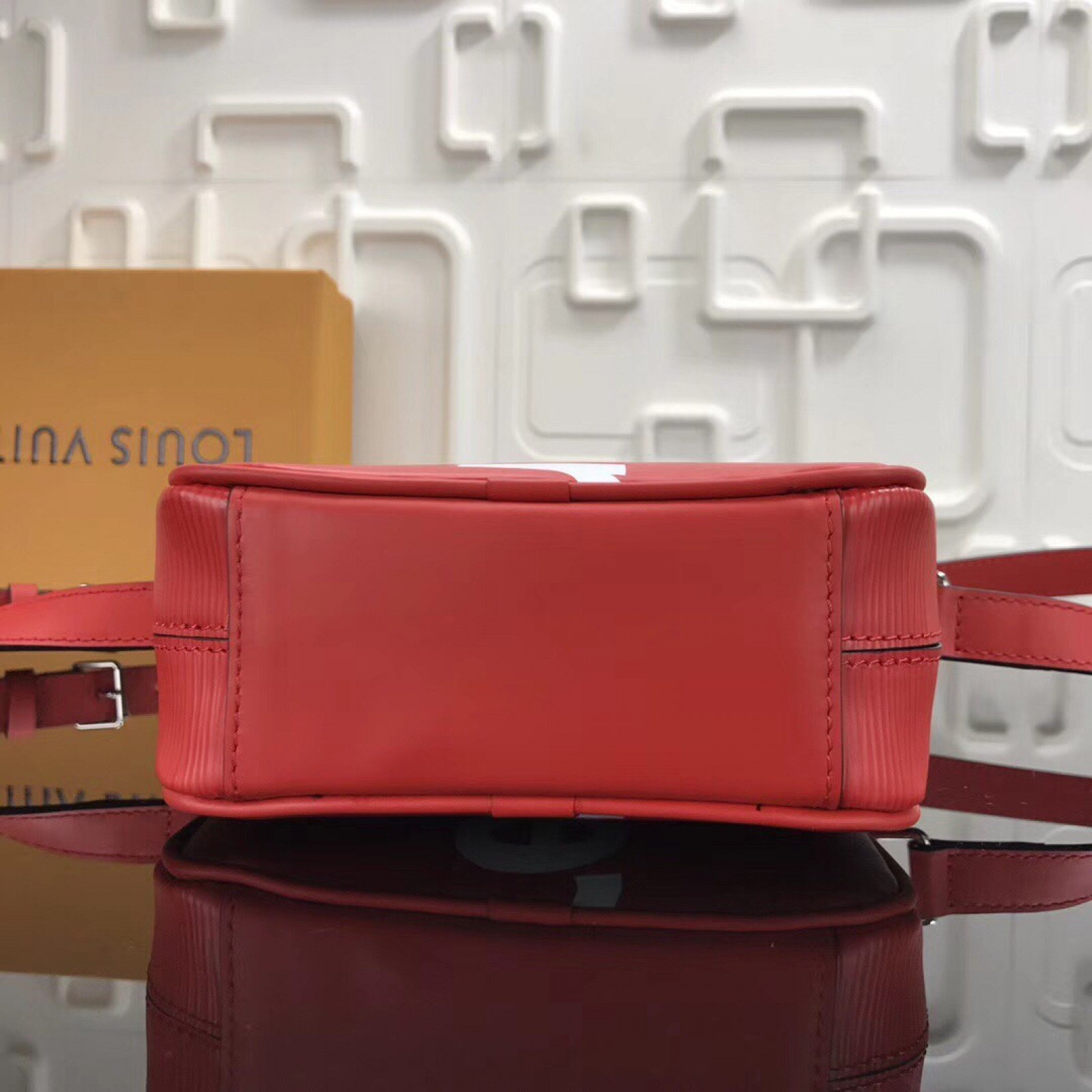 LV Supreme Handbag M53417SZ