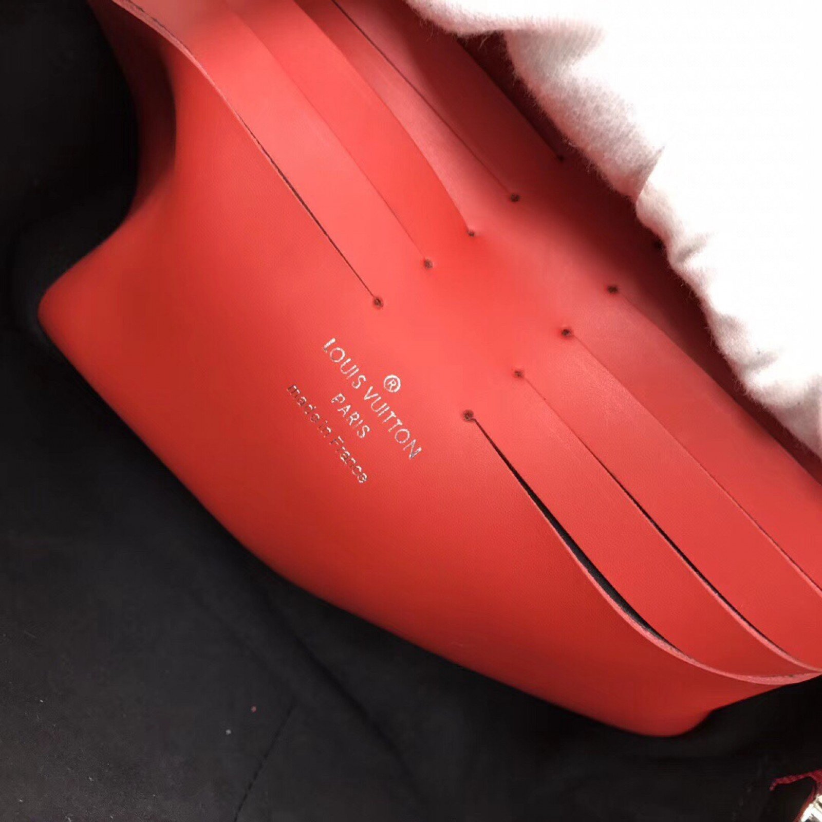 LV Supreme Handbag M64572