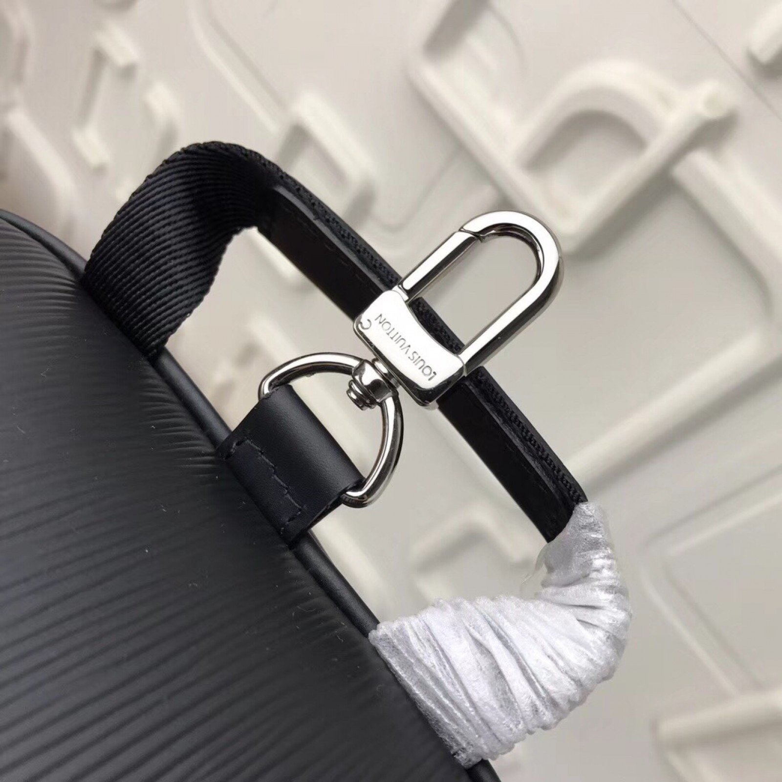 LV Supreme Handbag M64572